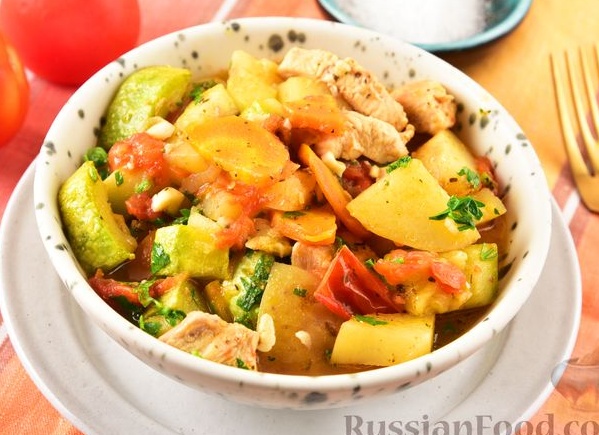 Овощное рагу с картошкой и курицей в мультиварке на обед или ужин