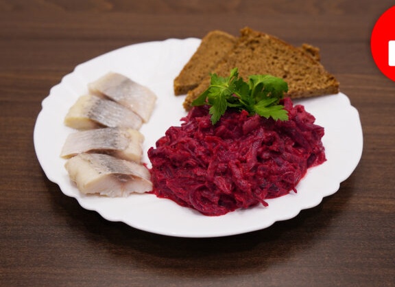 Закуска из свеклы в мультиварке, салат