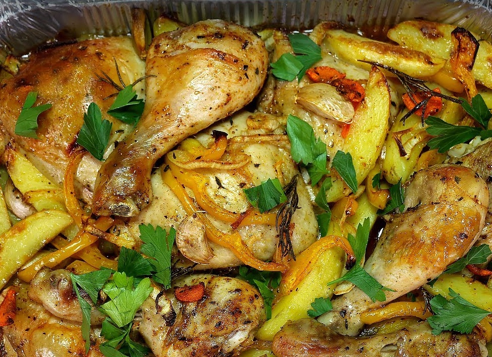 Курица с картошкой и луком в мультиварке на обед или ужин